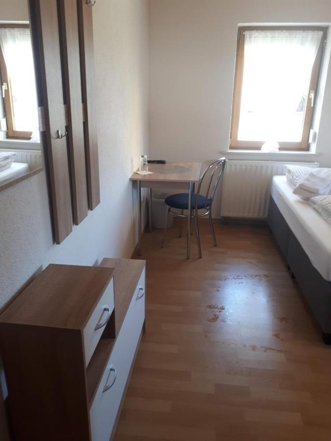 Weilen unter den Rinnen Gaestehaus Pension Waldhorn מראה חיצוני תמונה
