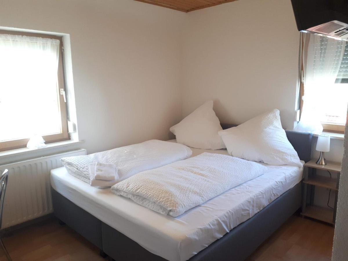 Weilen unter den Rinnen Gaestehaus Pension Waldhorn מראה חיצוני תמונה